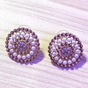 Pretty stud earrings!